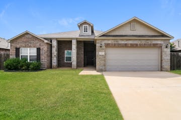 909 N DONALD WAY MUSTANG, OK 73064